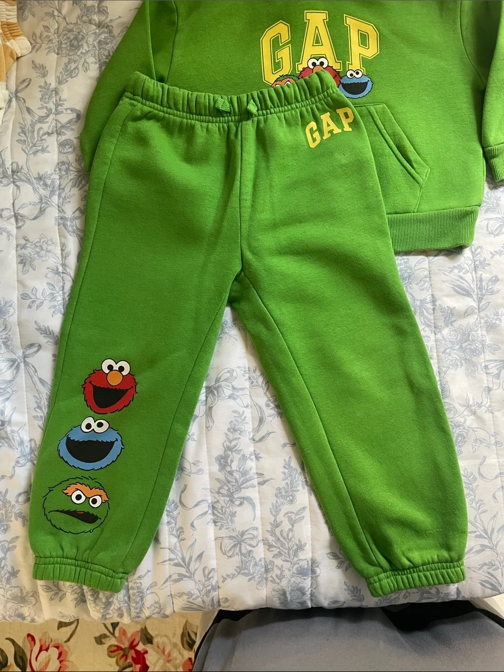 GAP Bright Green Sesame Street Hoodie and Sweatpants Set 2-3T
